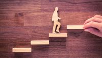 Retiring New York Federal Reserve Bank President William Dudley suggests that top management would tread more carefully if they'd feel part of the pain when their bank stubs a toe&mdash;or worse.