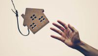 Housing confidence drops
