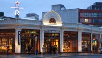 The sight of consumers lining up at Seattle coffee shops got Dan Fisher—AKA "The Wombat"—thinking about ways banks could pull folks to their offices. Above, Starbucks' new Roastery concept store.