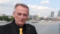 Q&amp;A: Chris Skinner on "suits" versus "jeans"